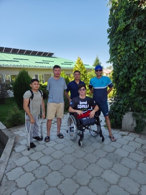 Спортсмены на сборе, параплавание