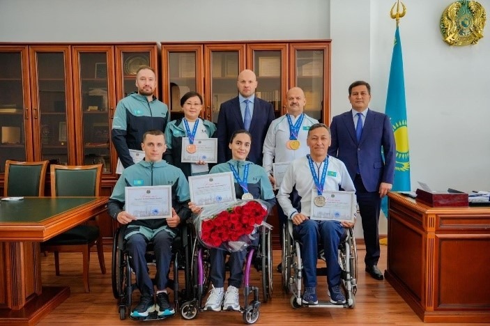 Алғыс хаттарды табыстау