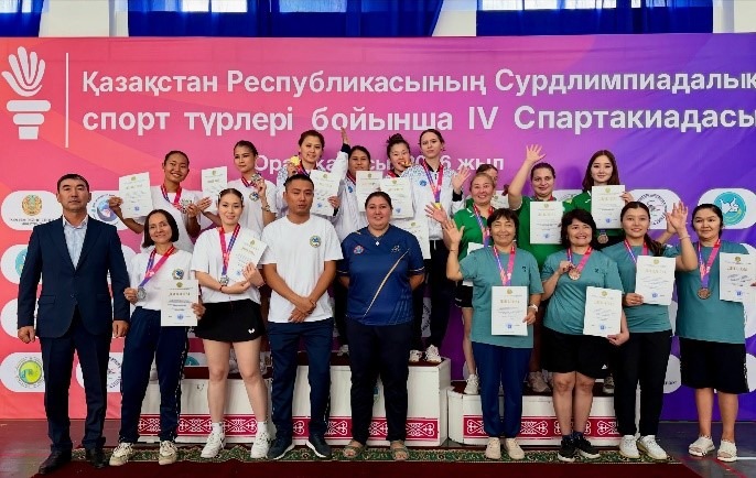 Спортшылар, үстел теннисі